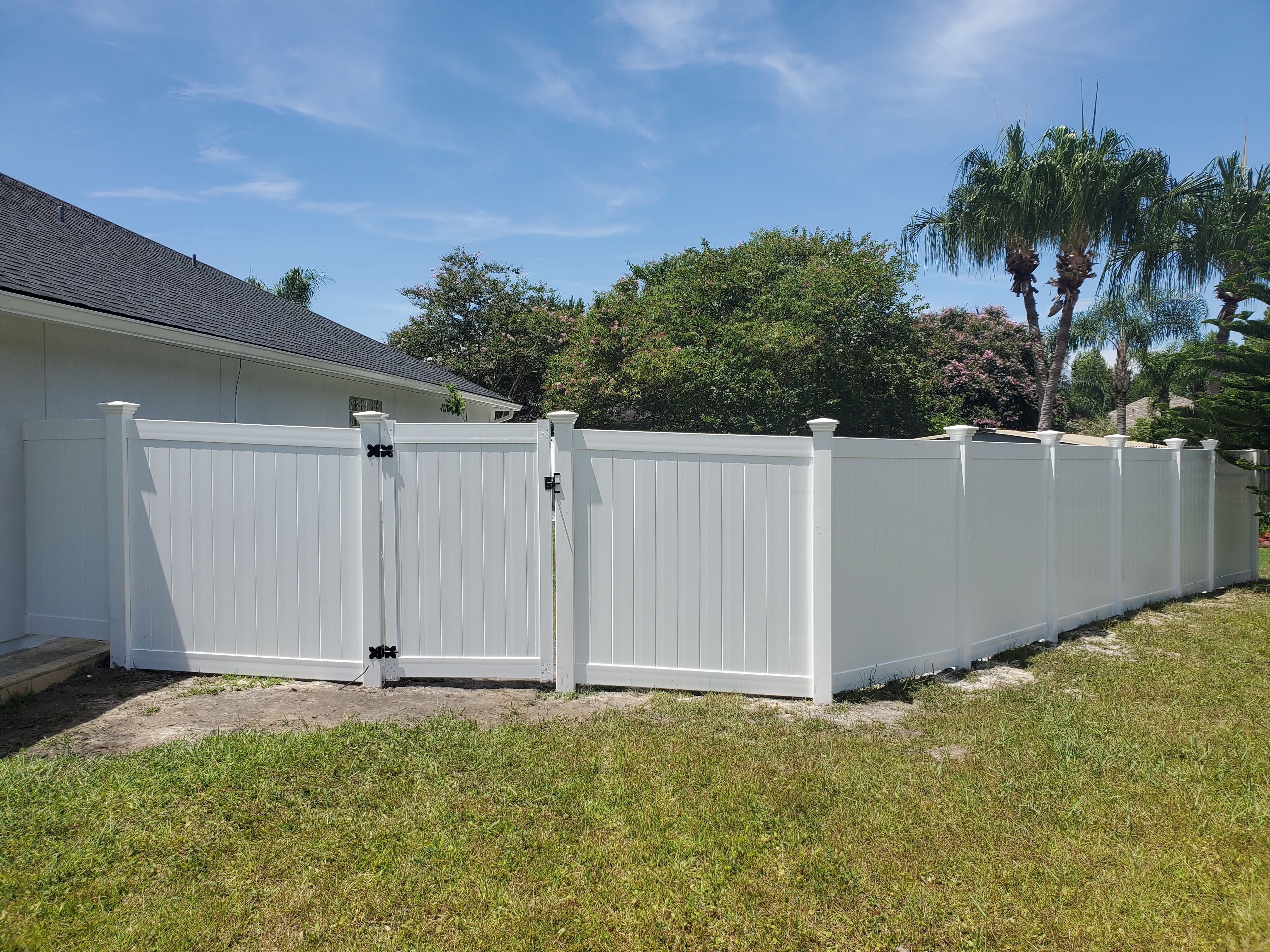 Vinyl Privacy Fencing in Jacksonville, FL